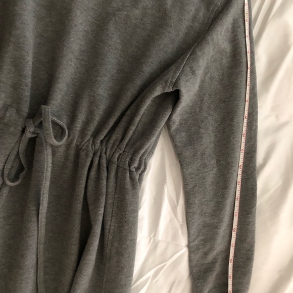 Norma Kamali- dress/tunic/top-drawstring waist;double flange neck, cuff and hem. - Picture 7 of 10